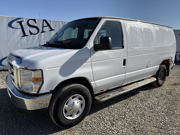 2013-ford-cargo-image-1