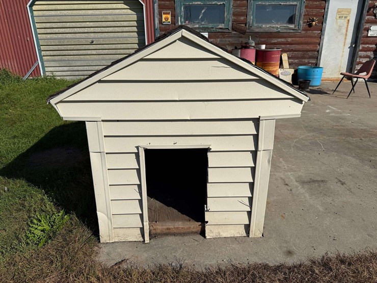 insulated-dog-house,-3’-tall,-3’-wide,-4’-deep-image-2