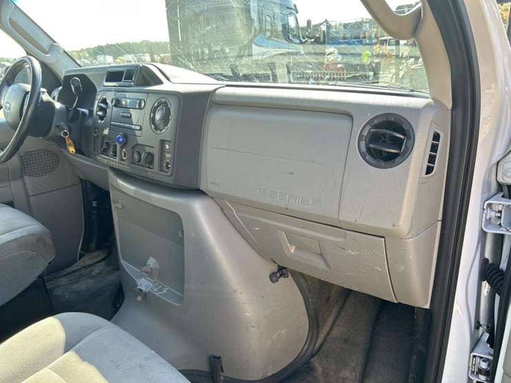 2014-ford-e250-image-41