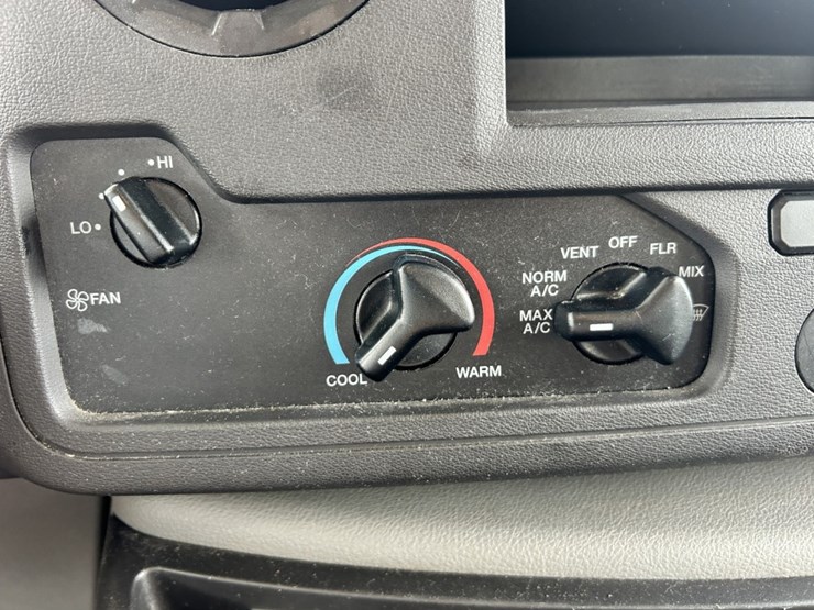 2021-ford-e450-image-89