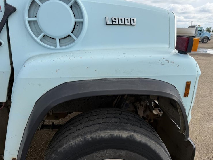 1995-ford-l9000-image-43