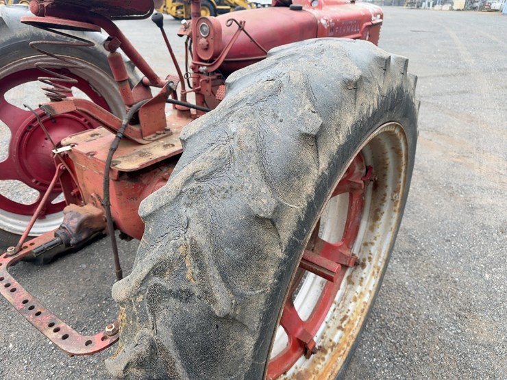 mccormick-farmall-h-tractor-image-10