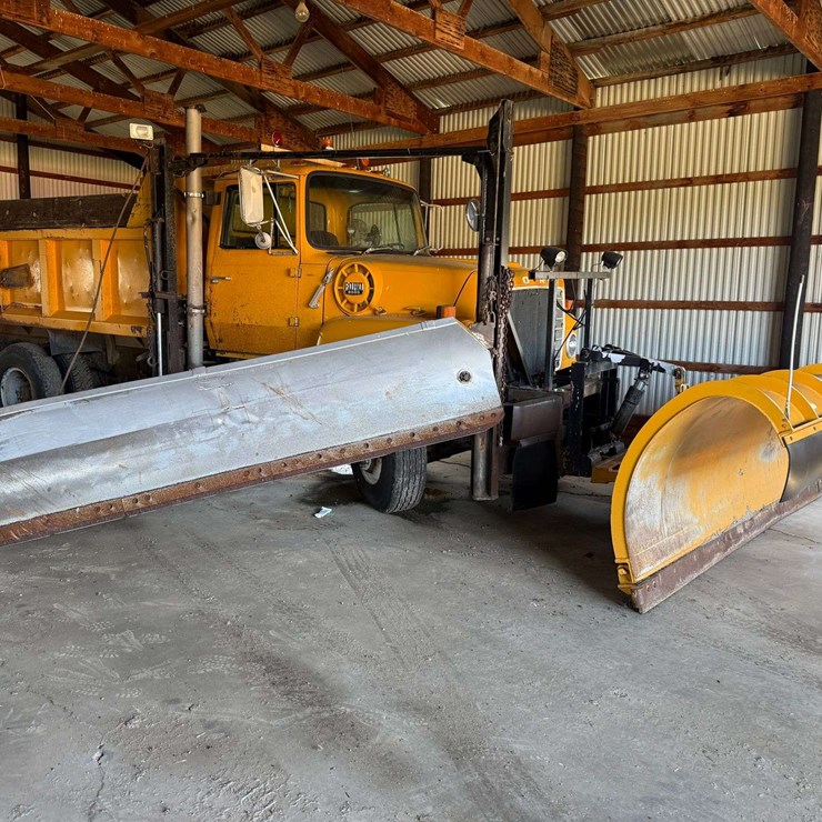 1983 FORD 9000