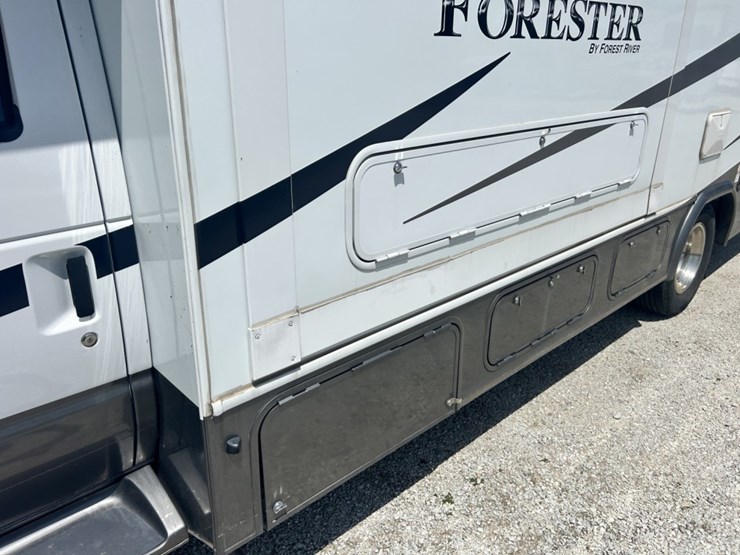 2017-ford-e450-image-12