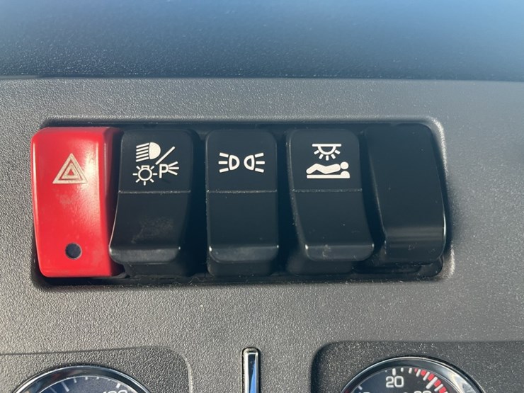 2020-kenworth-t680-image-118