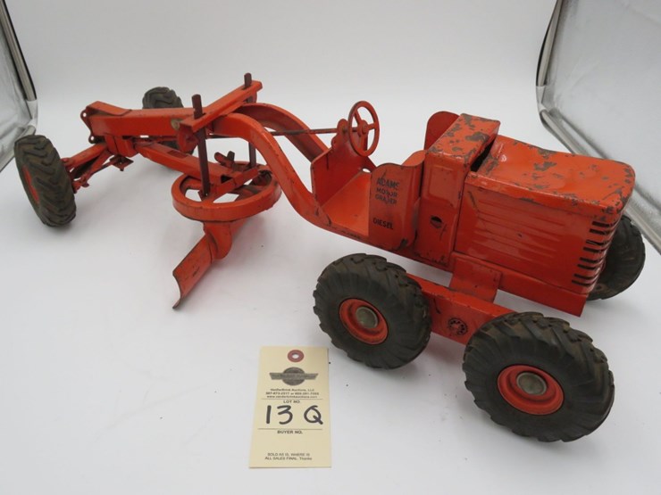 doepke-model-toys-adams-grader-image-4