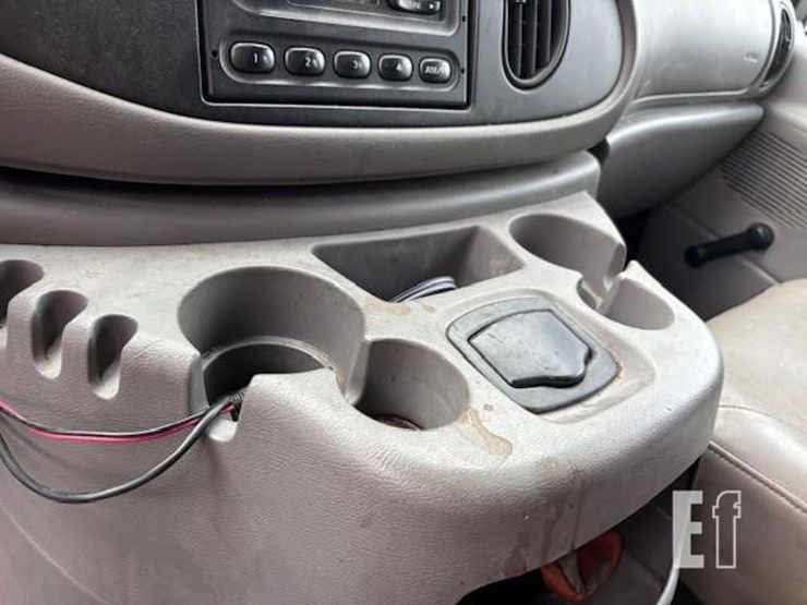 2001-ford-e250-image-10