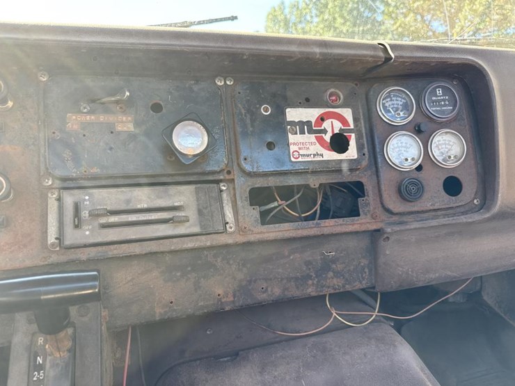 #1815-•-1985-international-1954-cab-and-chassis-image-43