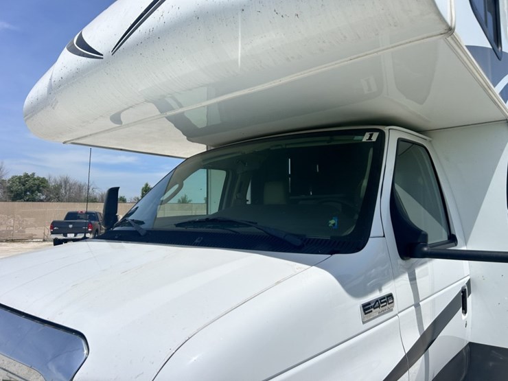 2017-ford-e450-image-10