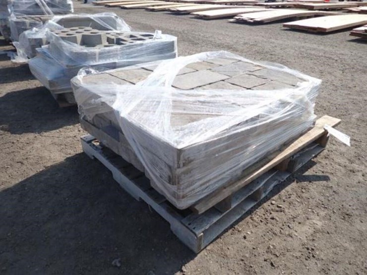 qty-of-(8)-skids-of-turfstone-pavers-&-decor-stone-image-4