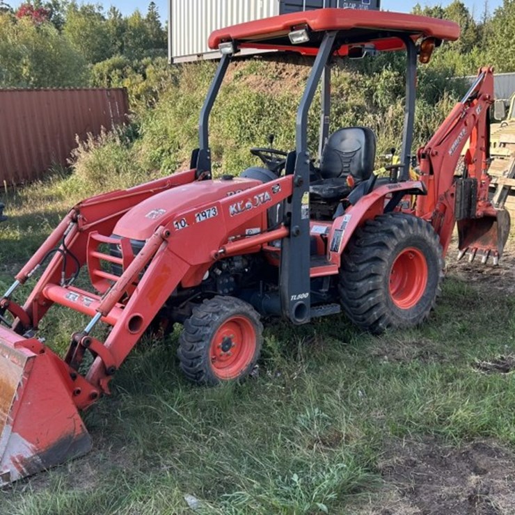 #2912 • Kubota TL500 Backhoe Tractor