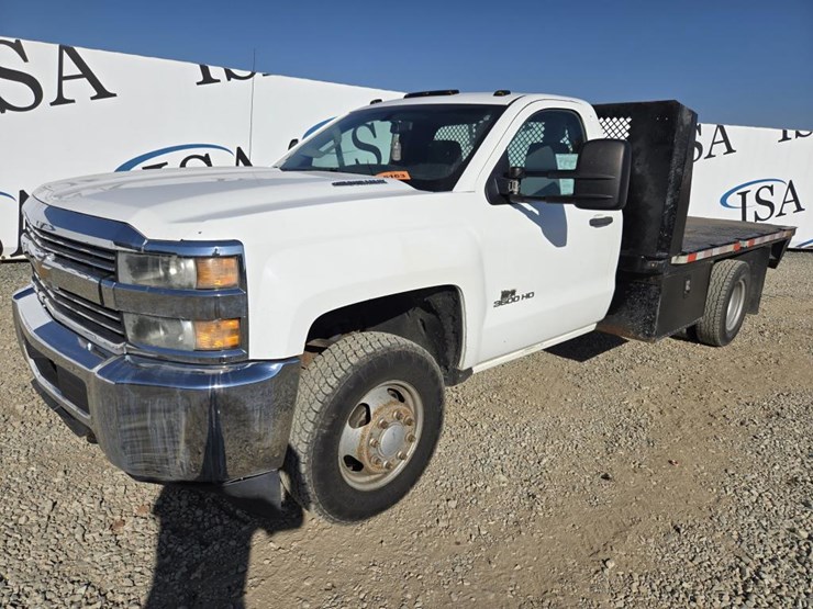2015-chevrolet-3500-image-1