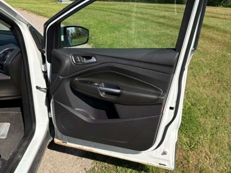 2013-ford-escape-titanium-image-11