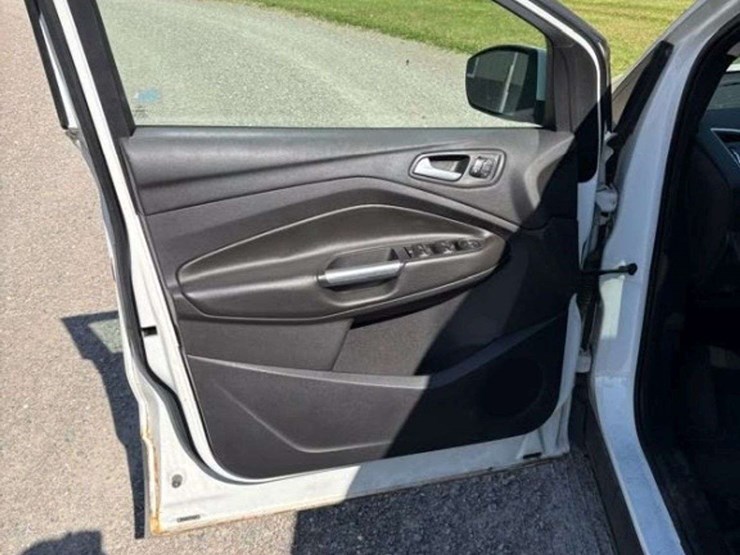2013-ford-escape-titanium-image-4