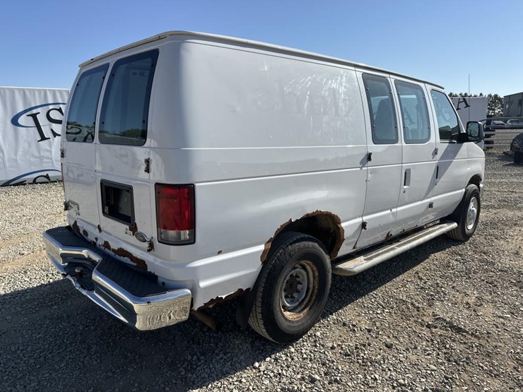 2013-ford-cargo-image-5