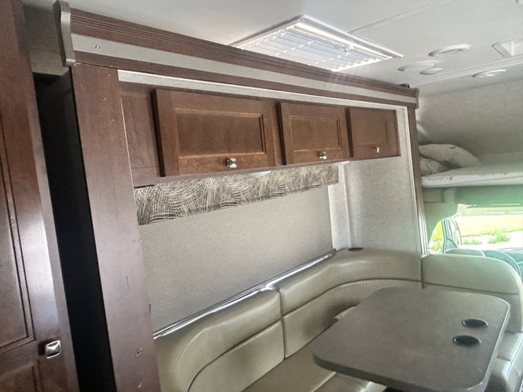 2017-ford-e450-image-62