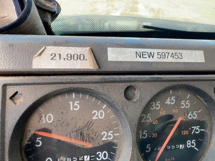 2000-freightliner-fl112-image-26