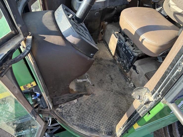 john-deere-8450-image-32