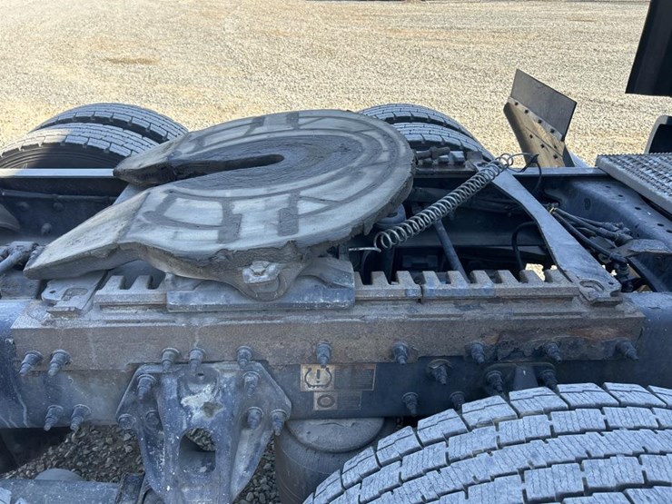 2019-peterbilt-579-image-19
