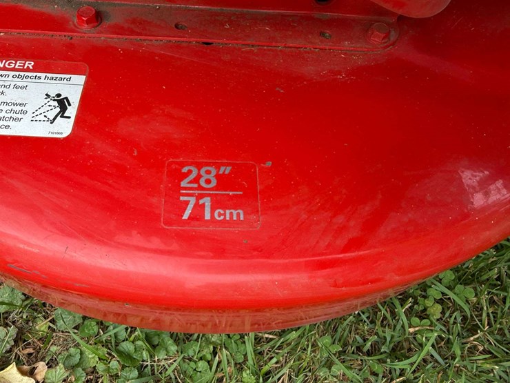 snapper-28”-riding-lawn-mower-with-bagger-image-7