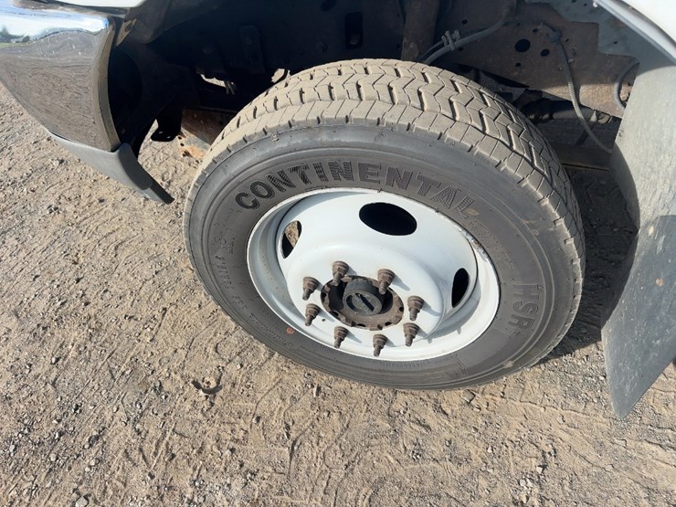 2004-ford-f550-xl-image-11