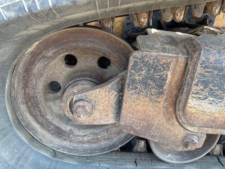 2012-deere-333d-image-13