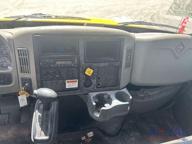 2019-international-durastar-4300-image-11