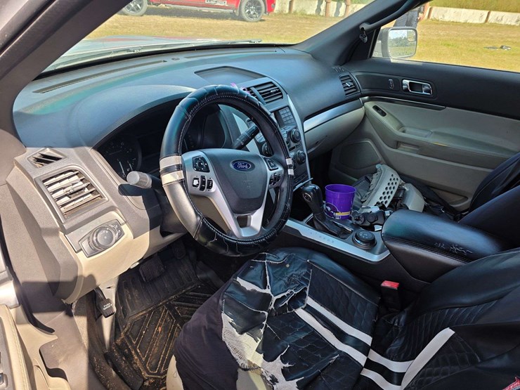 2015-ford-explorer-image-5