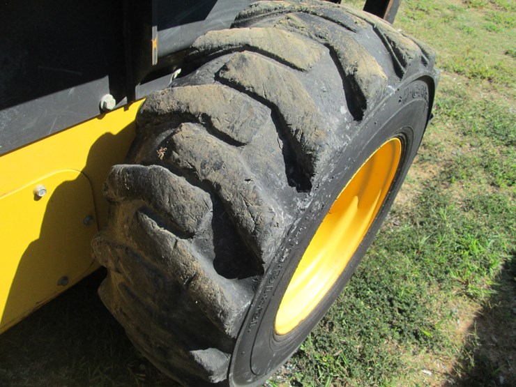 new-holland-l228-image-12