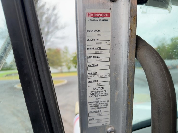 2015-kenworth-t440-image-27