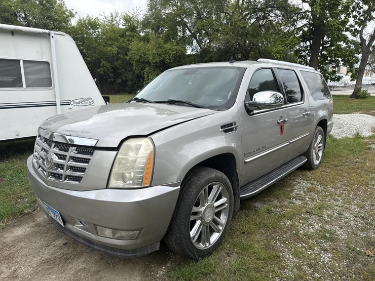 2008-cadillac-escalade-image-1