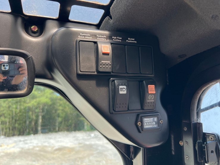 2017-takeuchi-ts50v-image-26
