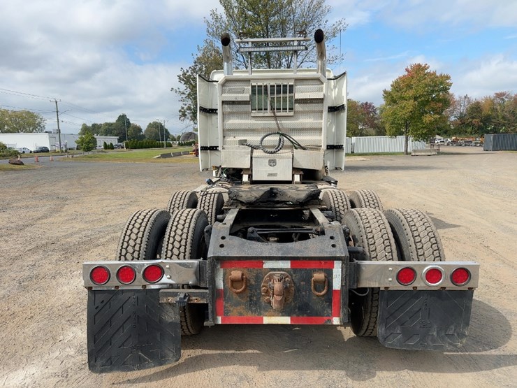2012-volvo-vnl62t300-image-4