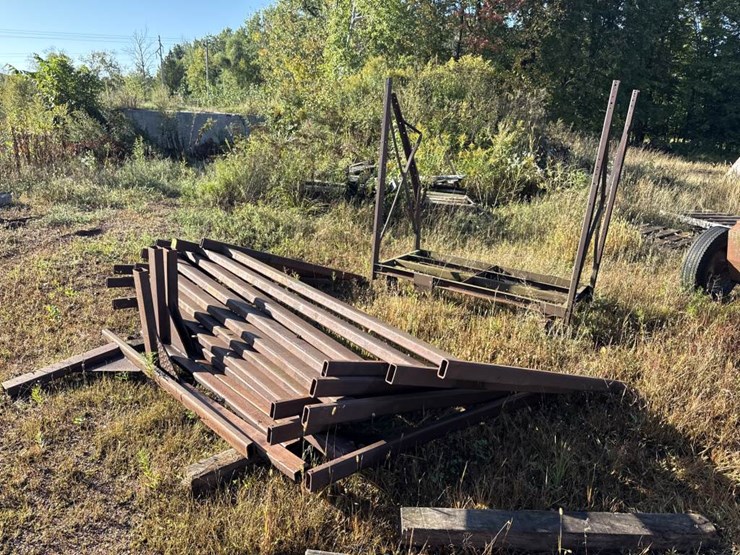 #2759-•-misc.-steel-post-and-rolling-dolly-image-3
