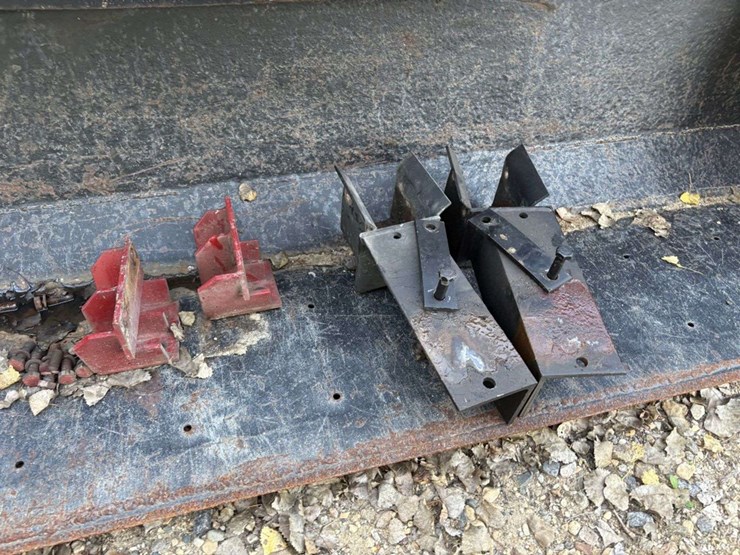 loader,-off-of-ih-656,-ih-mounting-brackets,-84”-bucket-image-3