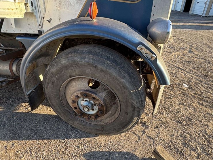 1977-peterbilt-359-image-20