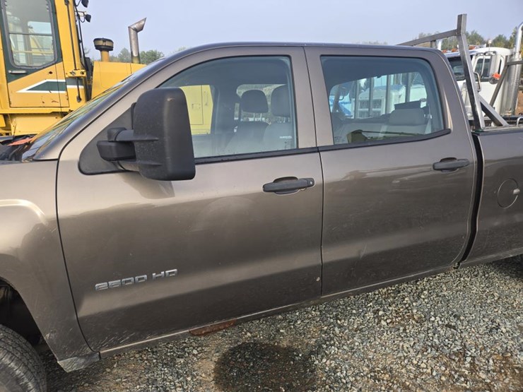 2015-chevrolet-2500-image-14