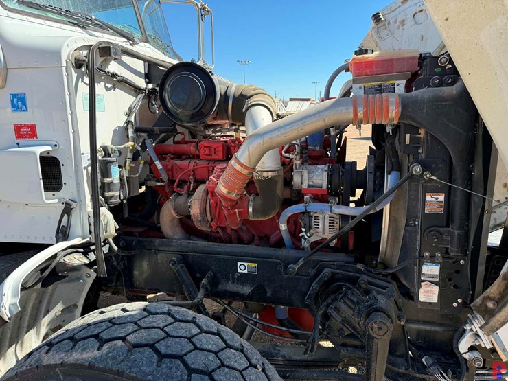 2019-peterbilt-367-image-17