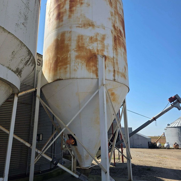 Approx 24 Ton Bulk Bin, Approx 27’ Tall and 11’ Wide with Bridge Rid Anti Bridge System, 30’ of Flex