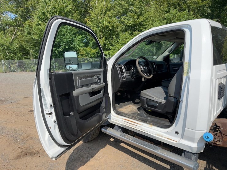 2016-dodge-ram-5500-image-19