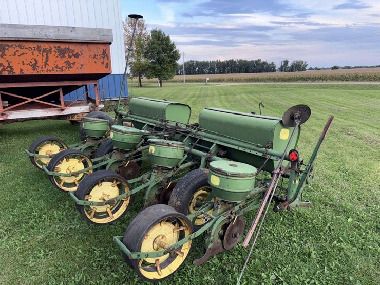 john-deere-494a-4r38”-planter,-markers,-fert-boxes,-autolube-greaser,-works,-*must-be-removed-in-10-image-3