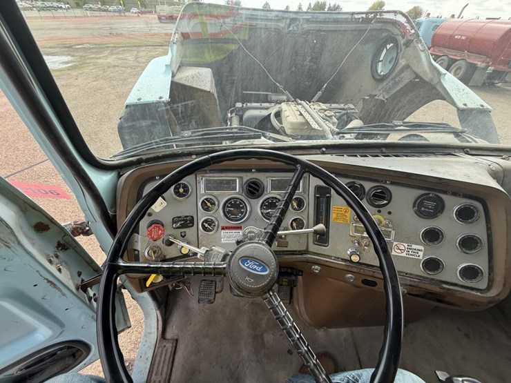 1995-ford-l9000-image-105