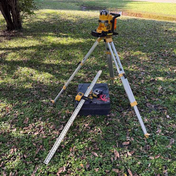 DeWalt DW073 Cordless Rotary Laser, With Grade Stick, Charger, and 18V Battery, Tripod and Case, In