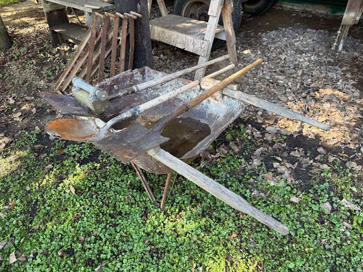 wheelbarrow,-shovels,-shingle-remover,-scaffolding-brackets,-bale-hooks-image-2