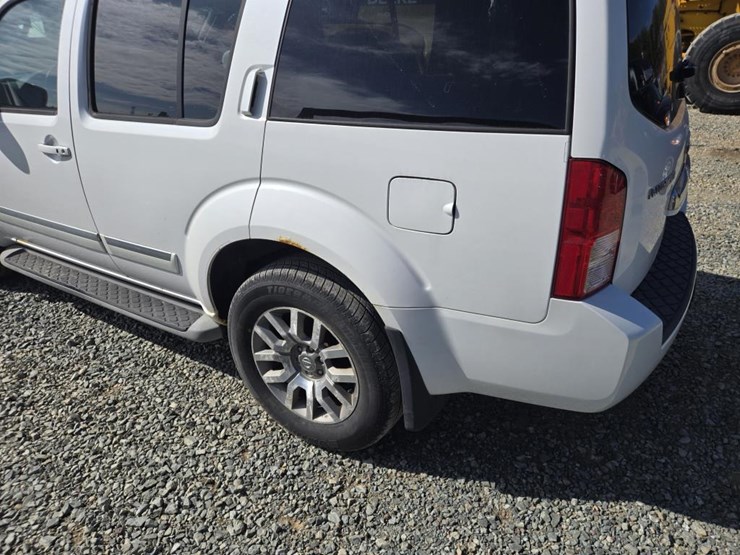2009-nissan-pathfinder-le-image-15