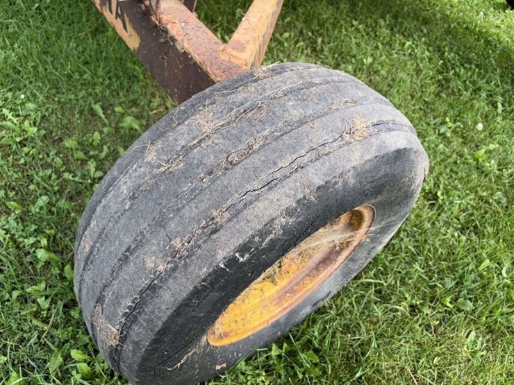 gravity-box,-approx-150-bu,-on-mn-jumbo-10-gear,-15”-tires,-*must-be-removed-in-10-days-after-auctio-image-9