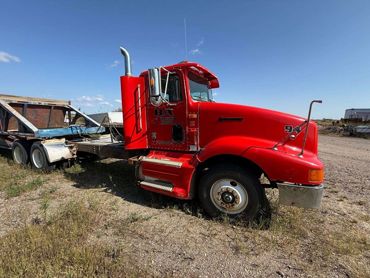 1994-ih-day-cab-semi-tractor,-n14-engine,-9-speed-transmission,-shows-431,118-miles-with-an-in-frame-image-6