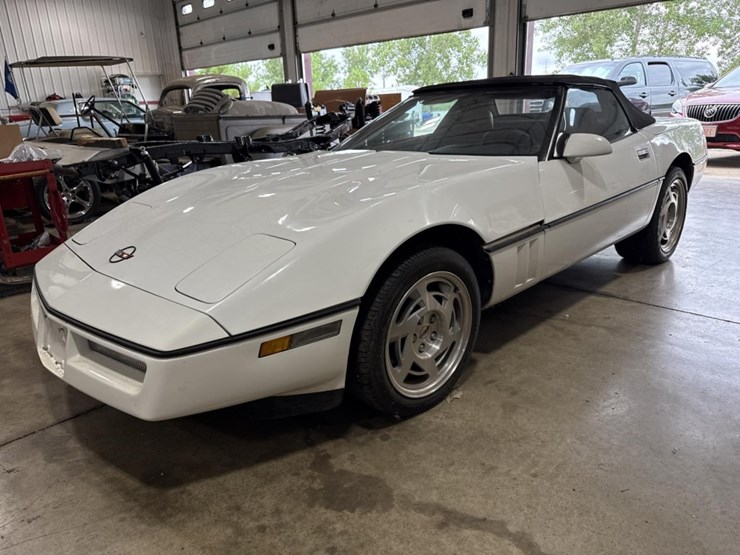 #1399-•-1990-chevrolet-corvette-convertible-car-image-1