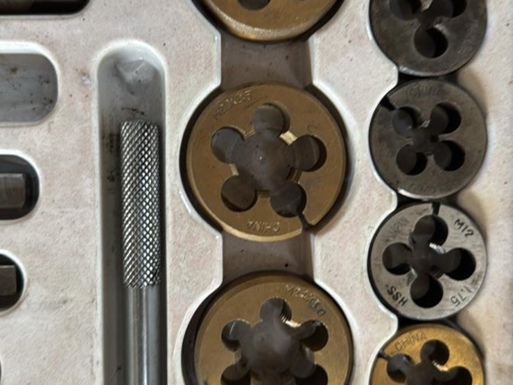 #160-•-metric-tap-&-die-set-image-1