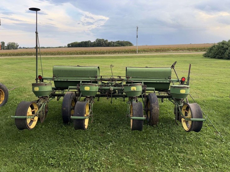 john-deere-494a-4r38”-planter,-markers,-fert-boxes,-autolube-greaser,-works,-*must-be-removed-in-10-image-4